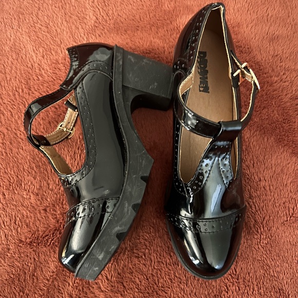 DADAWEN Women's Chunky Low Block Heels Mary Jane Closed Toe Work Pumps - Picture 2 of 3